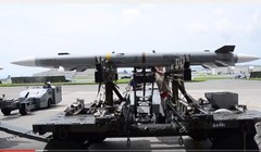 Tên lửa tấn công AIM-120.