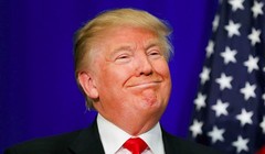 Donald Trump bất ngờ vươn lên nhẹ so với bà Hillary Clinton