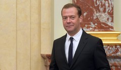 Medvedev: Nga không thể cho phép mình sống trong nợ nần như nước khác