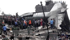Hiện trường một vụ tai nạn máy bay quân sự Hercules C-130. (Nguồn: THX/TTXVN)