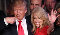 Bà Kellyanne Conway và ông Trump.