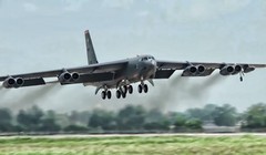 B-52 được trang bị đến 8 động cơ lắp đều 2 bên cánh máy bay.