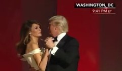 Tổng thống Trump ôm vợ, khiêu vũ trên sân khấu cùng những người thân tín