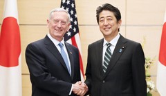 Bộ trưởng quốc phòng Mỹ và Thủ tướng Nhật Bản.