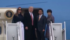 Thủ tướng Nhật Bản Abe đi chuyên cơ của Tổng thống Trump đến Lorida.