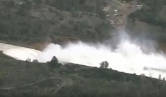 Đập Oroville ở Mỹ đứng trước nguy cơ vỡ, 130.000 người phải di tản