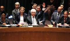 Đại sứ thường trực Nga tại LHQ Vitaly Churkin (ảnh giữa) lúc còn sống.