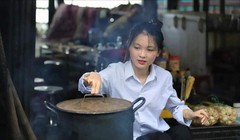 Nữ sinh Đinh Thị Xuyến đạt 3 điểm 10 trong Kỳ thi tốt nghiệp THPT năm 2024.