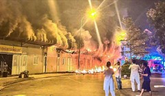 Cháy lớn tại kho để đồ Bệnh viện Đa khoa Đức Giang