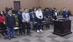 Vụ chuyến bay giải cứu giai đoạn 2: Cựu cán bộ khai vì anh em nên mất hết