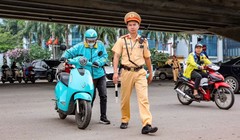 Hàng nghìn shipper, tài xế xe công nghệ vi phạm giao thông bị CSGT xử lý trong 1 tháng