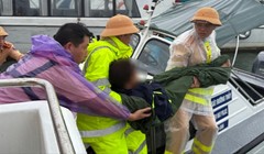 Bé trai 10 tuổi sống sót kỳ diệu trong vụ lật tàu trên vịnh Hạ Long