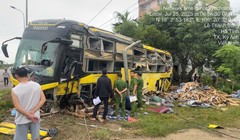 Lật xe khách giường nằm, 9 người tử vong, 15 người bị thương