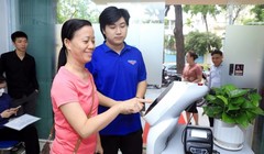 Hà Nội bố trí robot phục vụ ở điểm hành chính công thay nhân viên lễ tân