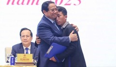 Gặp Thủ tướng, trưởng bản cứu 90 dân trong lũ dữ chia sẻ tâm tư, mong muốn