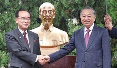 Tổng bí thư dự lễ khánh thành tượng Chủ tịch Hồ Chí Minh tại Đại sứ quán Việt Nam ở Triều Tiên