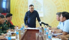 Tới vùng ngập lụt, Chủ tịch Hà Nội yêu cầu gì?