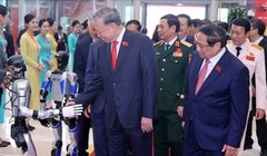 Tổng bí thư Tô Lâm tham quan triển lãm thành tựu khoa học, công nghệ và chuyển đổi số của Chính phủ