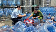 Nhiều cơ quan, hộ dân mua phải nước Lavie giả làm từ nước máy