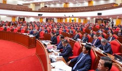 Bộ Chính trị yêu cầu xem xét điều chuyển cán bộ không hoàn thành nhiệm vụ 