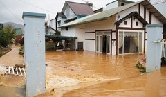 Thủ tướng họp khẩn từ Algeria, giải ngân 700 tỷ đồng trong đêm cứu trợ 4 tỉnh vùng lũ