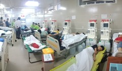 Nhiều trẻ em nhập viện sau khi ăn xôi gà. Ảnh: HL