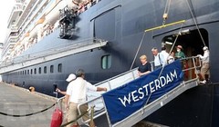 Phương án xử lý chuyến bay có khách từng đi trên tàu Westerdam. Ảnh: AP