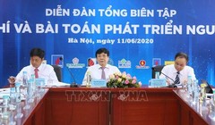 Đoàn Chủ tịch điều hành Diễn đàn. Ảnh: Thành Đạt/TTXVN