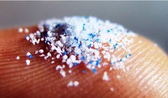 Kinh hoàng hơn 1.000 tấn vi nhựa rơi xuống mặt đất mỗi năm. Ảnh: Seeker.com