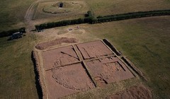 Khu vực các ngôi mộ hàng nghin năm tuổi bí ẩn. Ảnh: Live Science