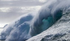 Đại dương đang nóng lên từng giây, đe dọa sự sống của nhiều loài sinh vật biển, gây ra các cơn bão với cấp độ mạnh. Ảnh: AFP