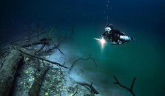 Con sông ngầm Cenote Angelita nằm dưới lòng đại dương thuộc bán đảo Yucatan (Mexico). Ảnh: Boredpanda