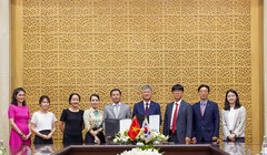 Tập đoàn Vingroup ký Biên bản ghi nhớ (MoU) với Tổng Công ty Bảo hiểm Thương mại Hàn Quốc (K-Sure), trong khuôn khổ Diễn đàn kinh tế Việt Nam - Hàn Quốc 2023