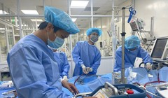 Cứu sống cô gái bị hôn mê khi phẫu thuật nâng ngực