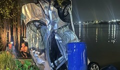 Công an điều tra vụ ô tô rơi xuống sông Đồng Nai, nữ tài xế thiệt mạng