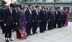 Lãnh đạo Đảng, Nhà nước dâng hương tưởng nhớ Chủ tịch Hồ Chí Minh và Chủ tịch Tôn Đức Thắng