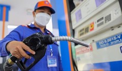 Giá xăng giảm, dầu tăng từ 15h hôm nay