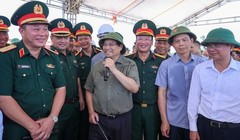 Thủ tướng: Hoàn thành cầu Phong Châu đúng tiến độ, "vinh quang chỉ đến với người đúng hẹn"