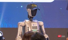 Robot hình người xuất hiện tại sự kiện HorecFex Việt Nam 2025.