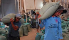 Vinafood 2 gồng mình thoát nợ