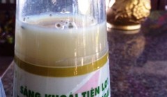 Chai sữa đậu nành Number One “lợn cợn màu đen” (ảnh gia đình chị Mai cung cấp)