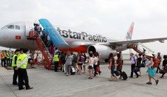 Những hành khách đi chuyến máy bay đầu tiên của JPA từ Hà Nội đến Bangkok