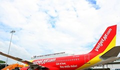 Khách tự ý mở cửa thoát hiểm, 51 người lỡ chuyến