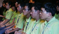 Các thủ khoa đầu ra xuất sắc trong lễ vinh danh ở Văn Miếu - Quốc Tử Giám năm 2011