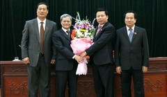 Ông Nguyễn Tử Quỳnh, tân Chủ tịch UBND tỉnh Bắc Ninh (thứ hai từ trái sang)