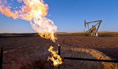 Giá dầu thô lần đầu vượt mức 65 USD kể từ đầu năm