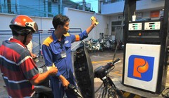 Xăng dầu trong nước đang bị sức ép tăng giá