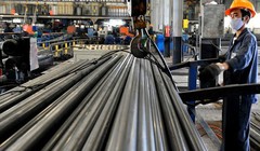 Điện, xăng và tỷ giá đồng loạt tăng khiến nhiều doanh nghiệp lo mất hết lợi nhuận.