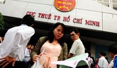 Doanh nghiệp và người dân khi đi làm thủ tục quyết toán thuế