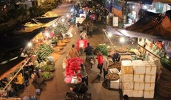 Chợ đầu mối Long Biên. Ảnh: TL